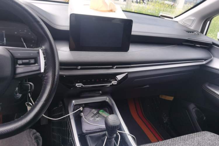 Used Wuling Jiachen 2022 1.5T Manual Comfort & Dynamic Version Audio And AC Panel