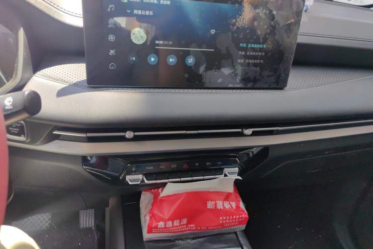 Used Wuling Jiachen 2022 1.5T CVT Deluxe Flagship Edition Audio And AC Panel