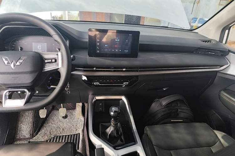 Used Wuling Jiachen 2022 1.5T Manual Light Enjoyment Dynamic Version Audio And AC Panel