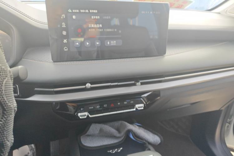 Used Wuling Jiachen 2022 1.5T CVT Deluxe Flagship Edition Audio And AC Panel