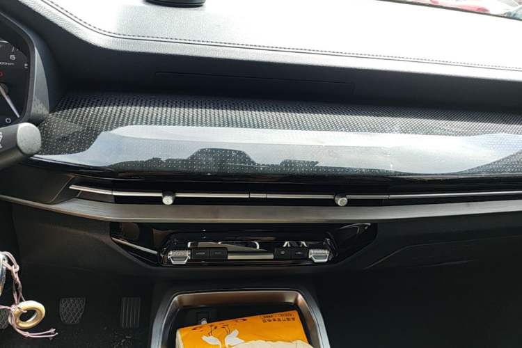 Used Wuling Jiachen 2022 1.5L Manual Enjoyment Elite Model Audio And AC Panel