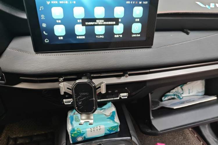 Used Wuling Jiachen 2022 1.5T CVT Smart Luxury Version Audio And AC Panel