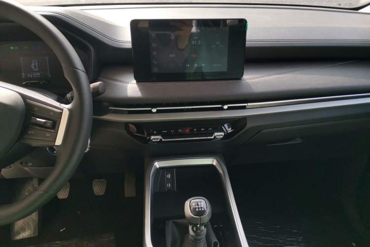 Used Wuling Jiachen 2022 1.5L Manual Comfort Edition Audio And AC Panel