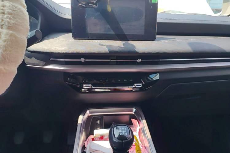 Used Wuling Jiachen 2022 1.5L Manual Comfort Edition Audio And AC Panel