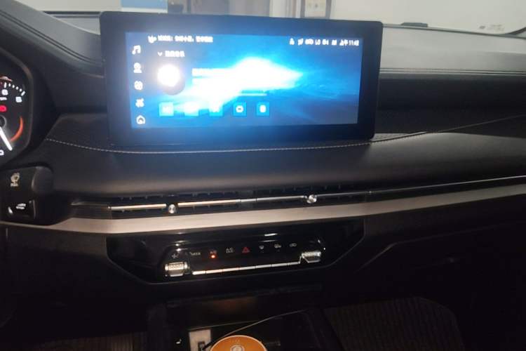 Used Wuling Jiachen 2022 1.5T CVT Deluxe Flagship Edition Audio And AC Panel