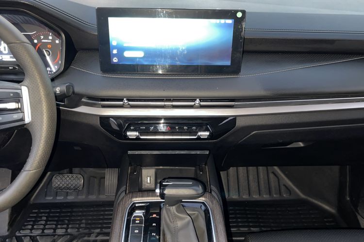 Used Wuling Jiachen 2022 1.5T CVT Deluxe Flagship Edition Audio And AC Panel