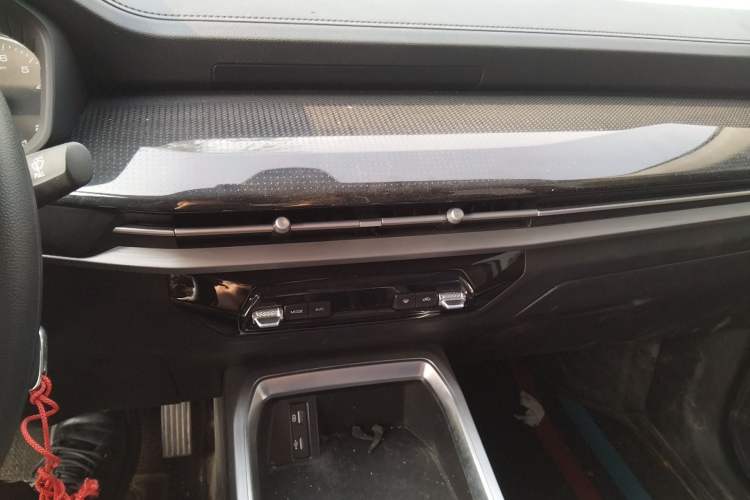 Used Wuling Jiachen 2022 1.5L Manual Enjoyment Elite Model Audio And AC Panel