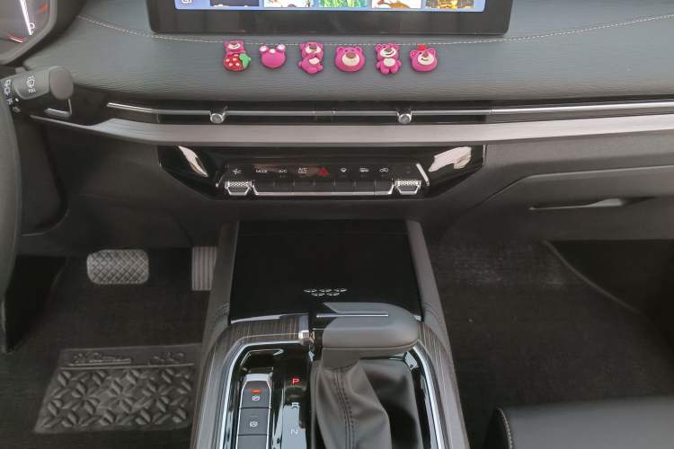 Used Wuling Jiachen 2022 1.5T CVT Smart Luxury Version Audio And AC Panel