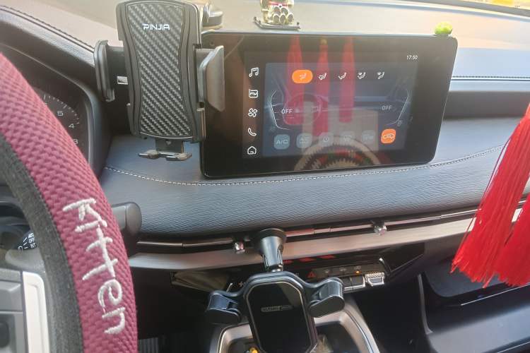 Used Wuling Jiachen 2022 1.5T Manual Light Enjoyment Dynamic Version Audio And AC Panel