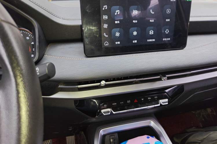 Used Wuling Jiachen 2022 1.5T Manual Light Enjoyment Dynamic Version Audio And AC Panel