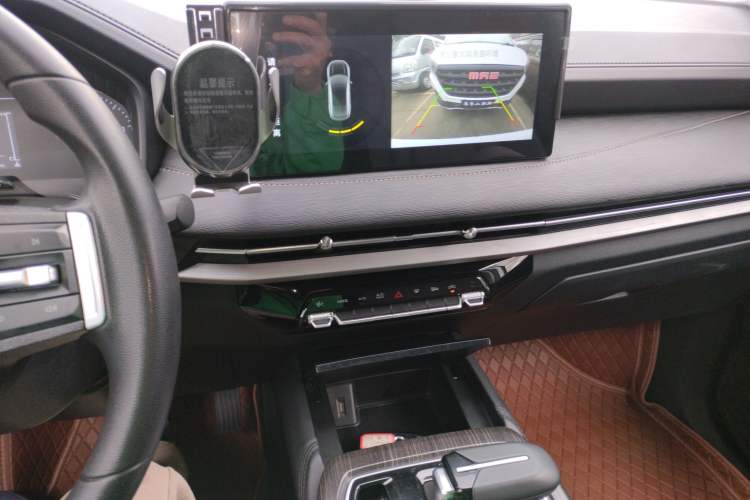 Used Wuling Jiachen 2022 1.5T CVT Smart Luxury Version Audio And AC Panel