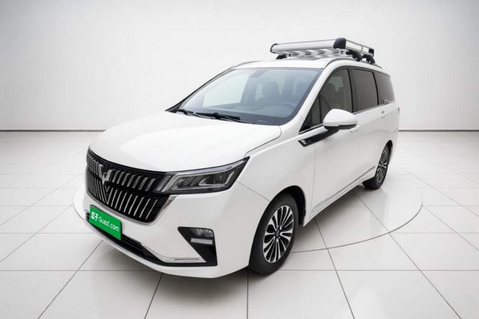 Фото Wuling с площадки