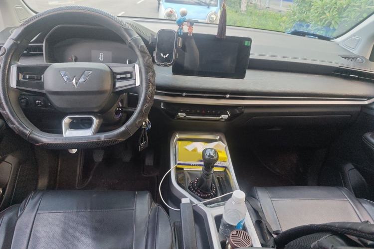 Used Wuling Jiachen 2022 1.5L Manual Comfort Edition Center Console