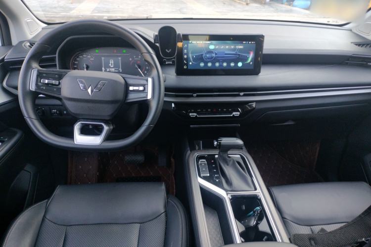 Used Wuling Jiachen 2022 1.5T CVT Smart Luxury Version Center Console