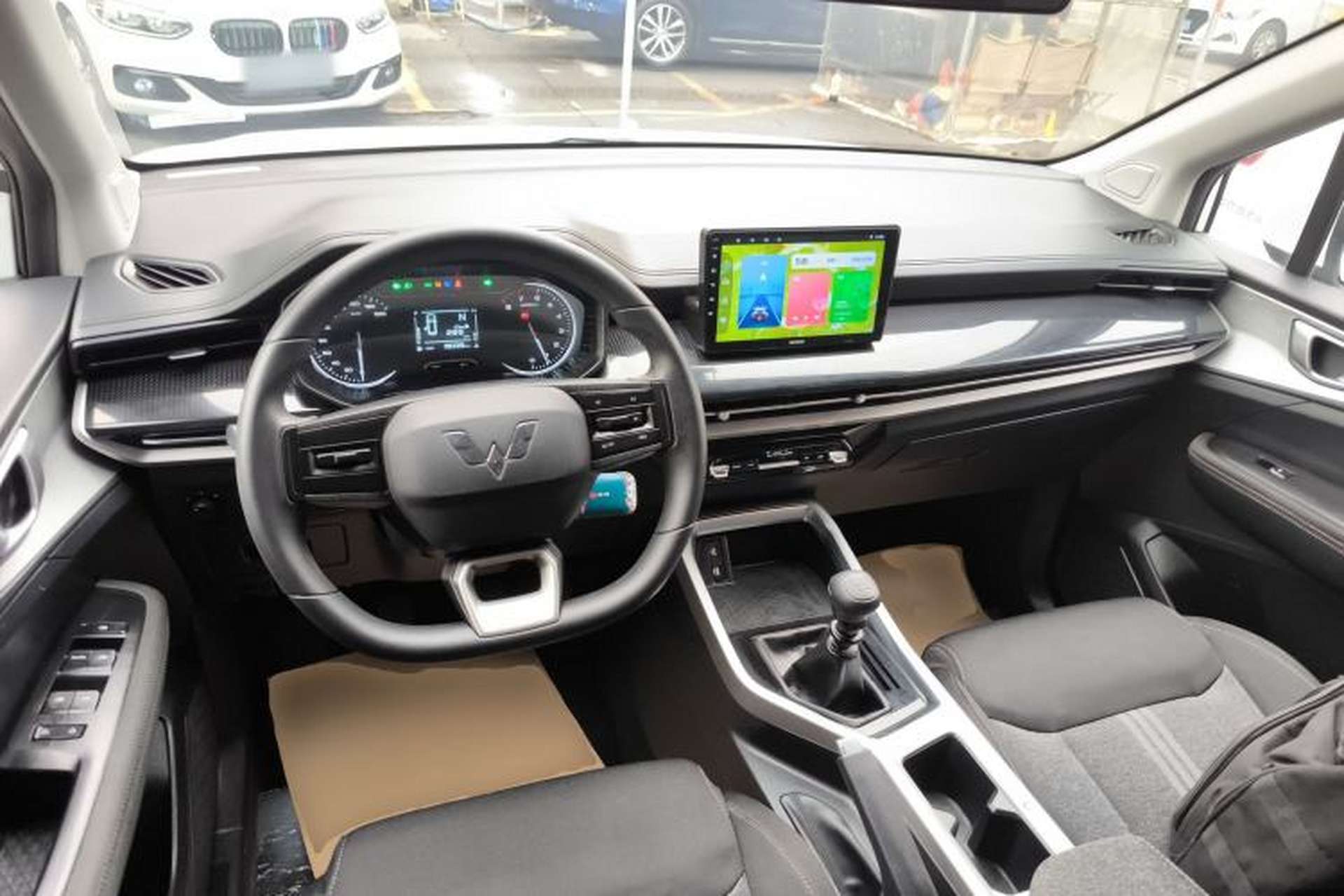 Used Wuling Jiachen 2022 1.5L Manual Enjoyment Elite Model Center Console
