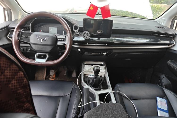 Used Wuling Jiachen 2022 1.5L Manual Enjoyment Elite Model Center Console