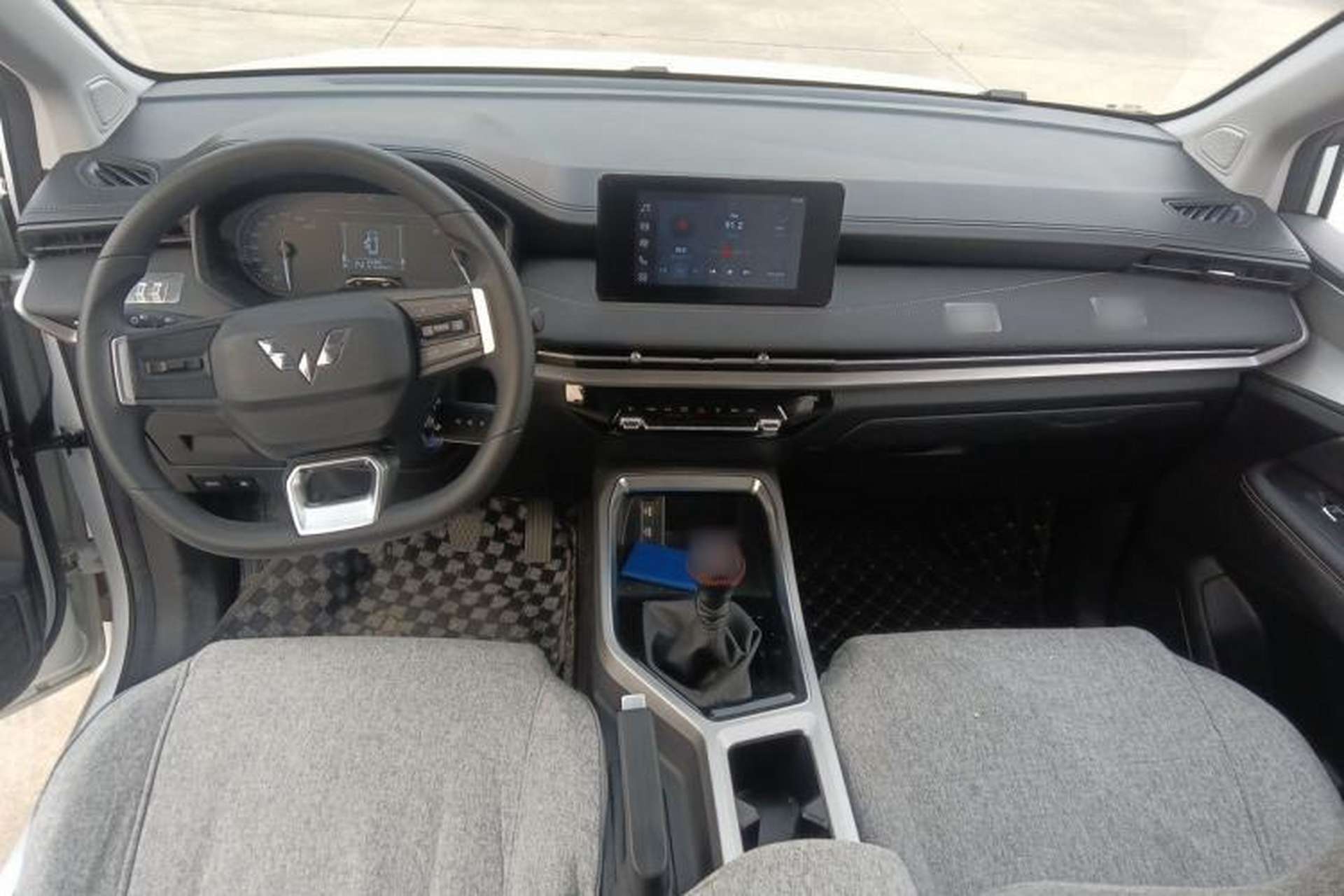 Used Wuling Jiachen 2022 1.5L Manual Comfort Edition Center Console