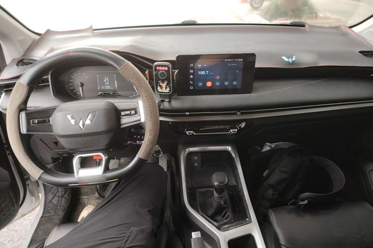 Used Wuling Jiachen 2022 1.5L Manual Comfort Edition Center Console