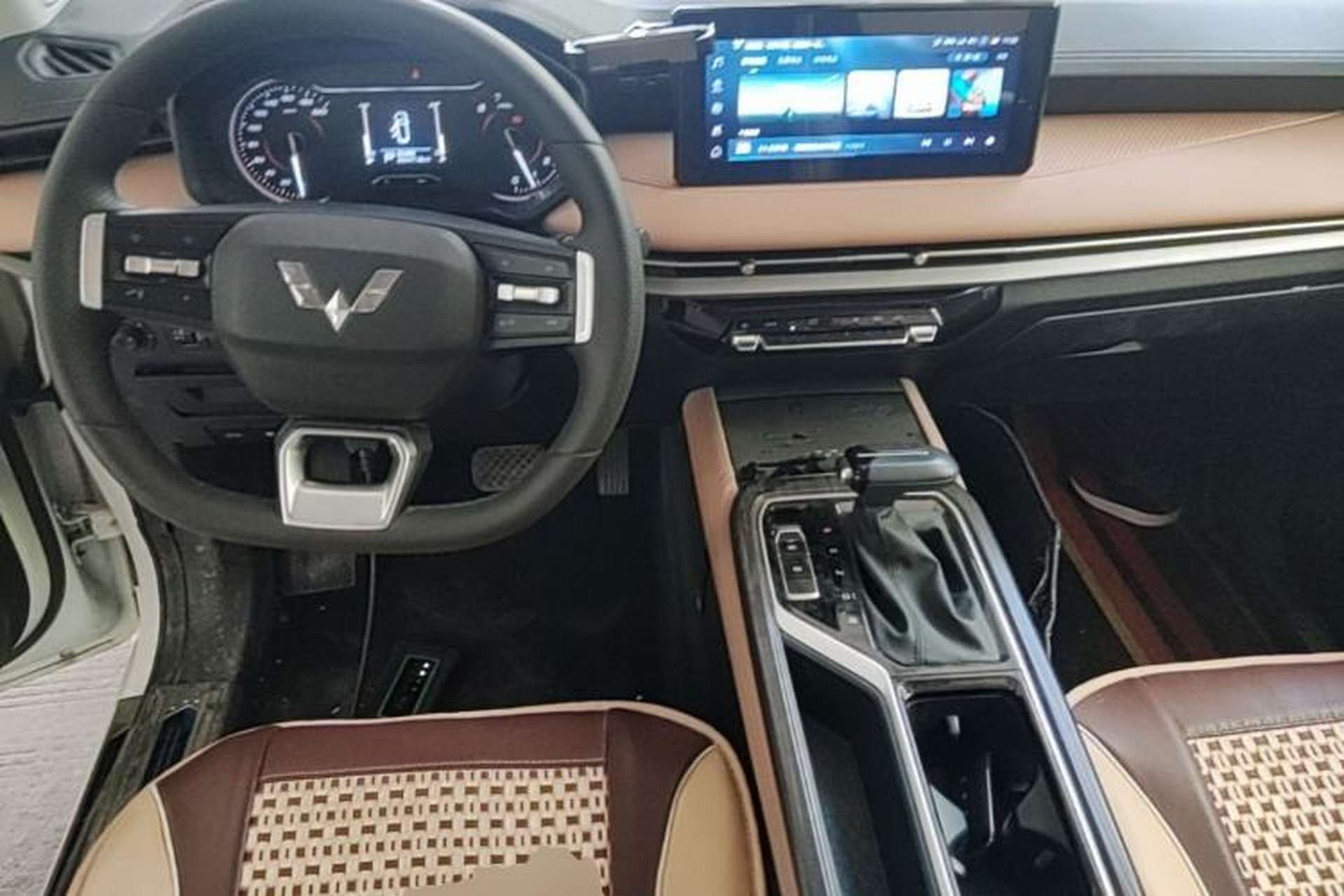 Used Wuling Jiachen 2022 1.5T CVT Deluxe Flagship Edition Center Console