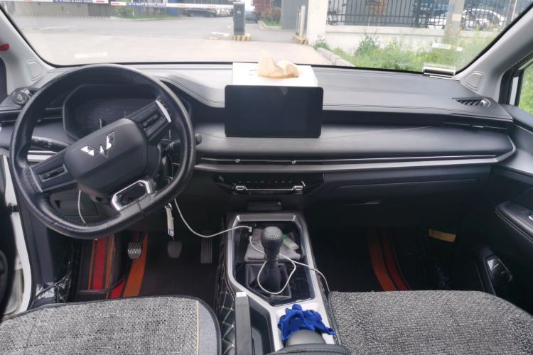 Used Wuling Jiachen 2022 1.5T Manual Comfort & Dynamic Version Center Console