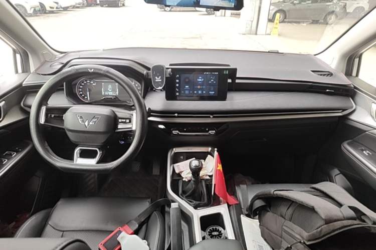 Used Wuling Jiachen 2022 1.5T Manual Comfort & Dynamic Version Center Console