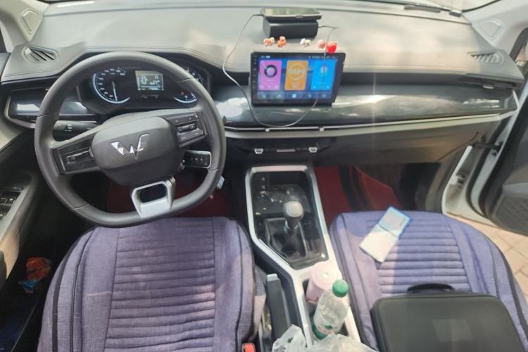 Used Wuling Jiachen 2022 1.5L Manual Light Comfort Edition Center Console