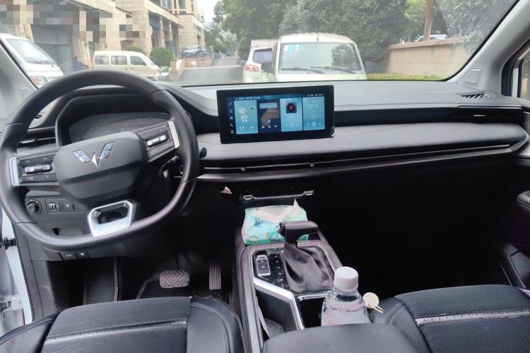 Used Wuling Jiachen 2022 1.5T CVT Smart Luxury Version Center Console