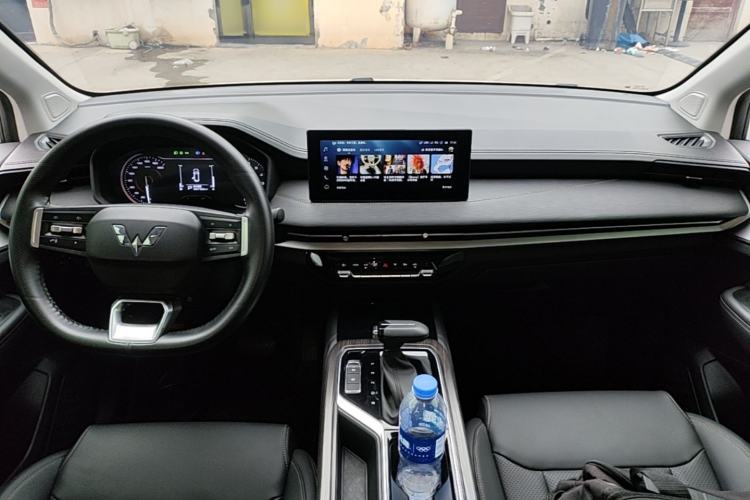 Used Wuling Jiachen 2022 1.5T CVT Smart Luxury Version Center Console