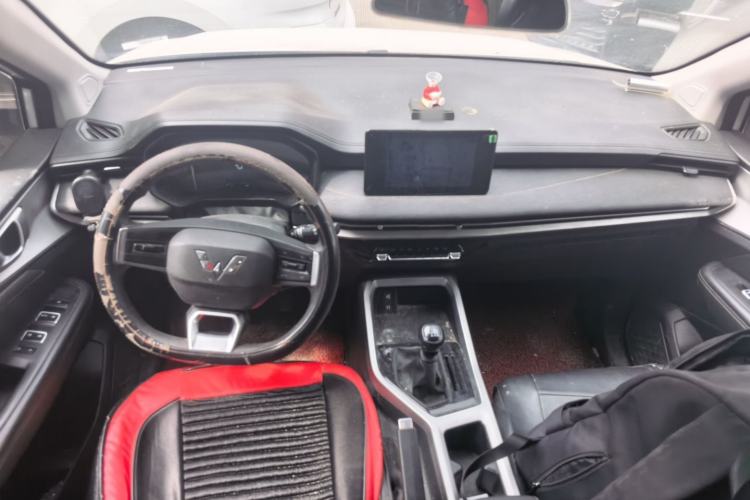 Used Wuling Jiachen 2022 1.5L Manual Light Comfort Edition Center Console