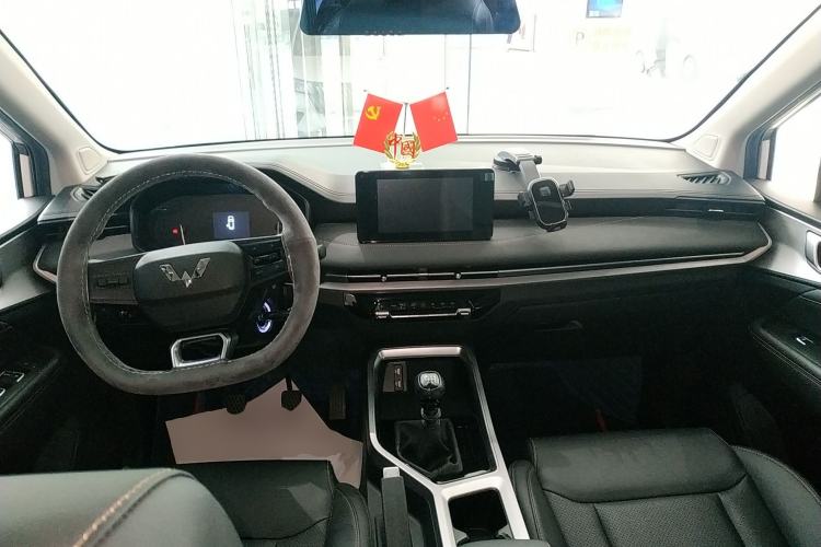 Used Wuling Jiachen 2022 1.5L Manual Light Comfort Edition Center Console