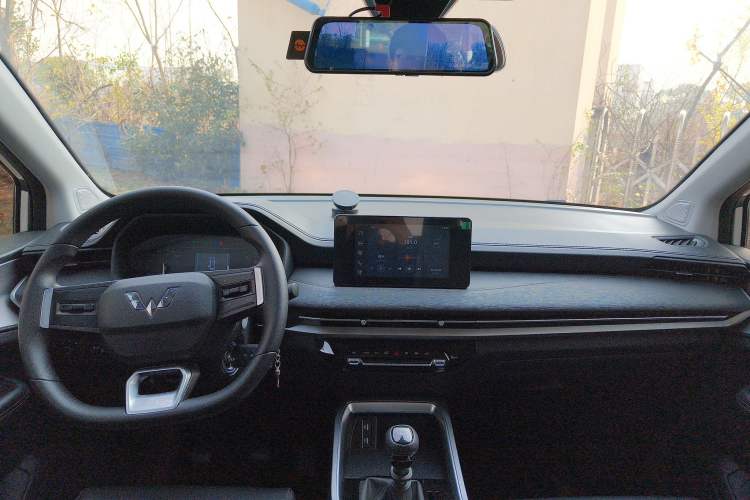 Used Wuling Jiachen 2022 1.5L Manual Comfort Edition Center Console