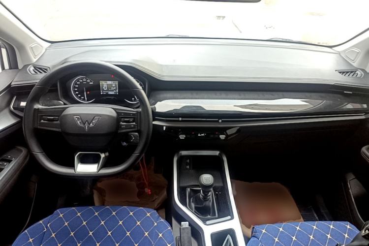 Used Wuling Jiachen 2022 1.5L Manual Enjoyment Elite Model Center Console
