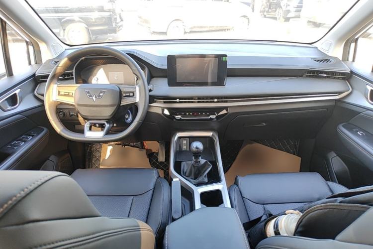 Used Wuling Jiachen 2022 1.5L Manual Comfort Edition Center Console