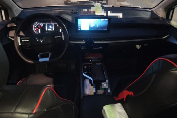Used Wuling Jiachen 2022 1.5T CVT Smart Luxury Version Center Console