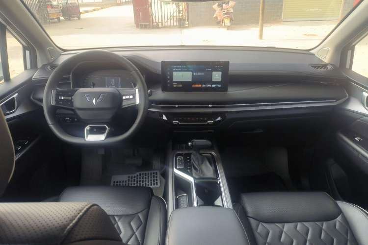 Used Wuling Jiachen 2022 1.5T CVT Deluxe Flagship Edition Center Console