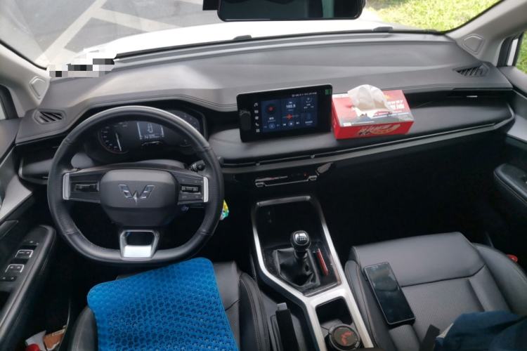 Used Wuling Jiachen 2022 1.5L Manual Comfort Edition Center Console