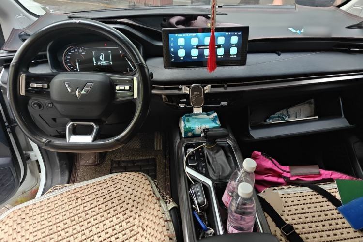 Used Wuling Jiachen 2022 1.5T CVT Smart Luxury Version Center Console