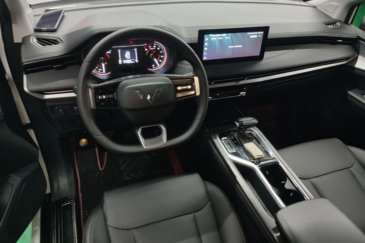 Used Wuling Jiachen 2022 1.5T CVT Smart Luxury Version Center Console