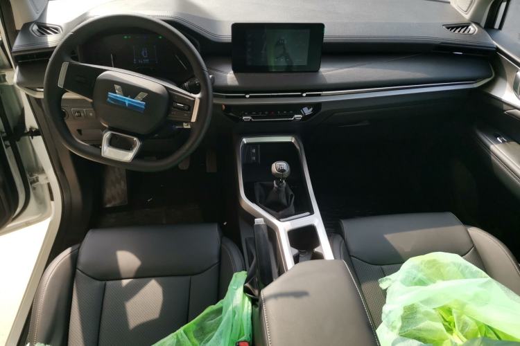 Used Wuling Jiachen 2022 1.5L Manual Comfort Edition Center Console