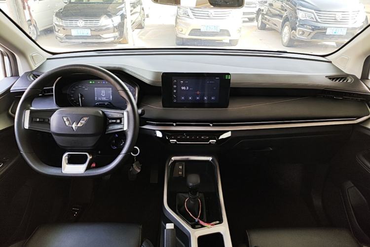 Used Wuling Jiachen 2022 1.5L Manual Comfort Edition Center Console