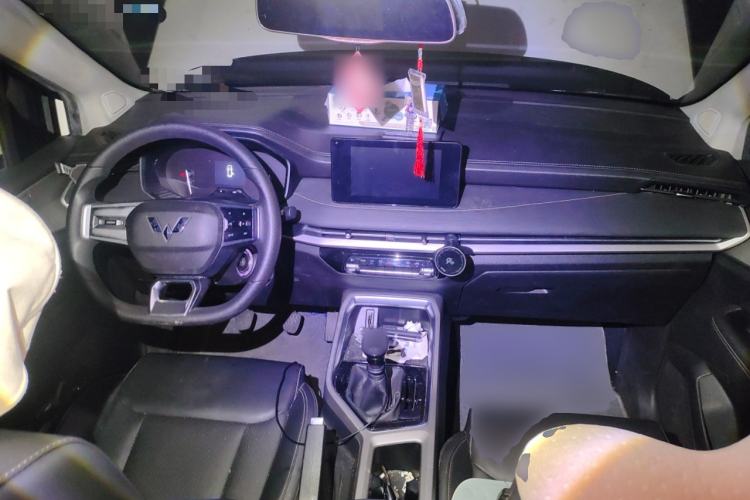 Used Wuling Jiachen 2022 1.5L Manual Comfort Edition Center Console