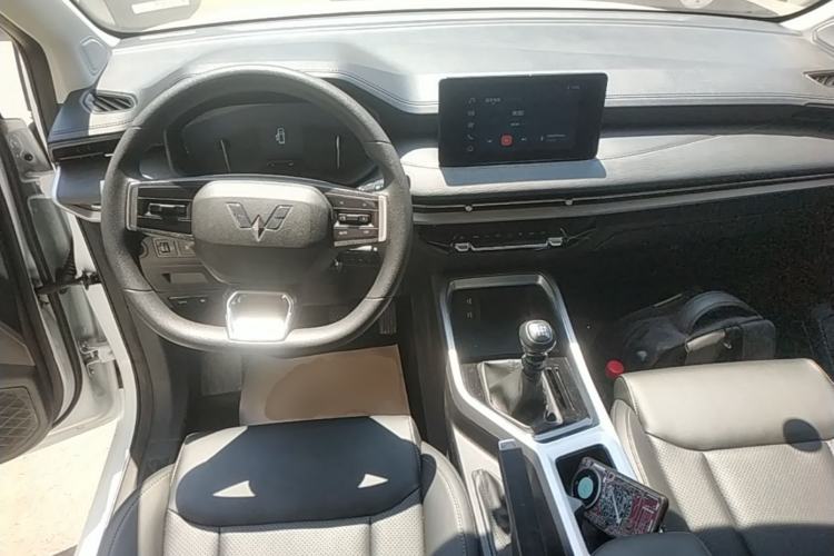 Used Wuling Jiachen 2022 1.5T Manual Comfort & Dynamic Version Center Console