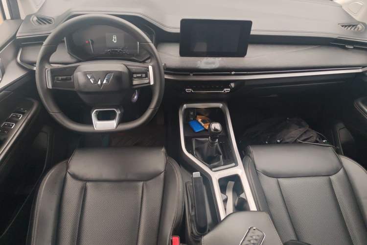 Used Wuling Jiachen 2022 1.5L Manual Light Comfort Edition Center Console