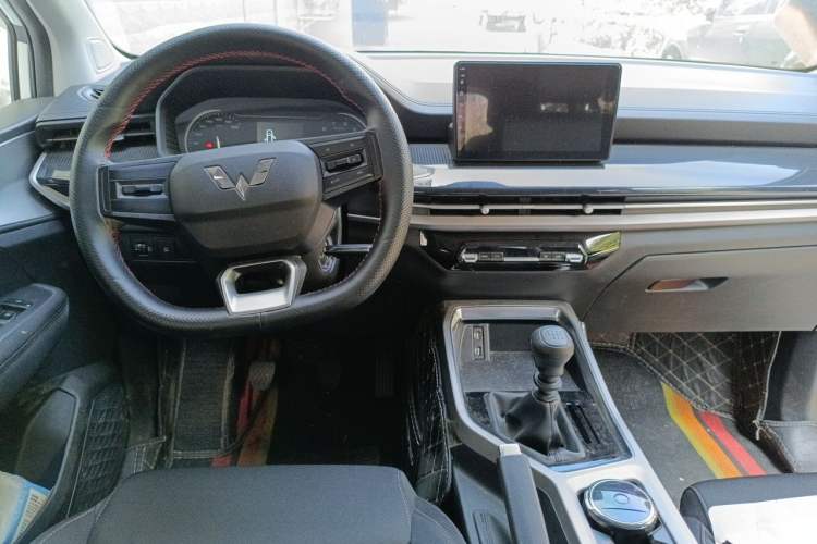 Used Wuling Jiachen 2022 1.5L Manual Enjoyment Elite Model Center Console