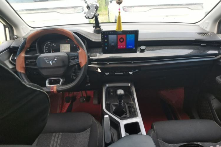 Used Wuling Jiachen 2022 1.5L Manual Enjoyment Elite Model Center Console