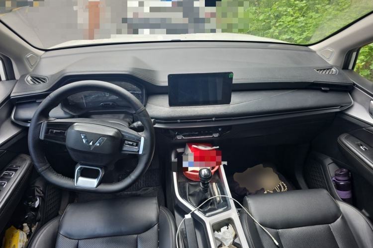 Used Wuling Jiachen 2022 1.5T Manual Comfort & Dynamic Version Center Console