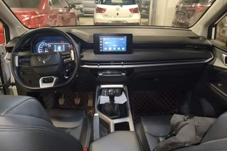 Used Wuling Jiachen 2022 1.5T Manual Comfort & Dynamic Version Center Console