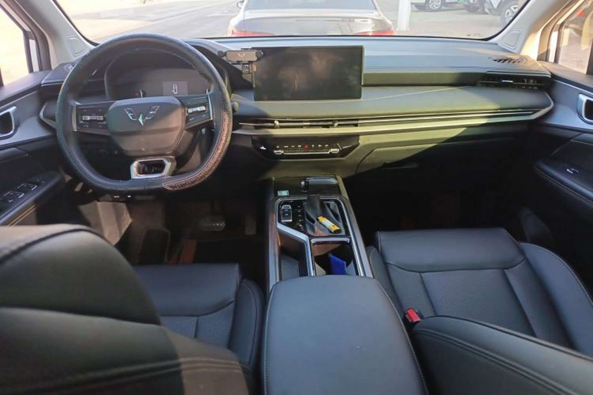 Used Wuling Jiachen 2022 1.5T CVT Smart Luxury Version Center Console
