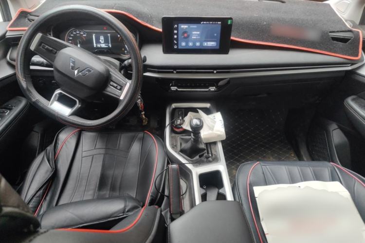 Used Wuling Jiachen 2022 1.5T Manual Light Enjoyment Dynamic Version Center Console