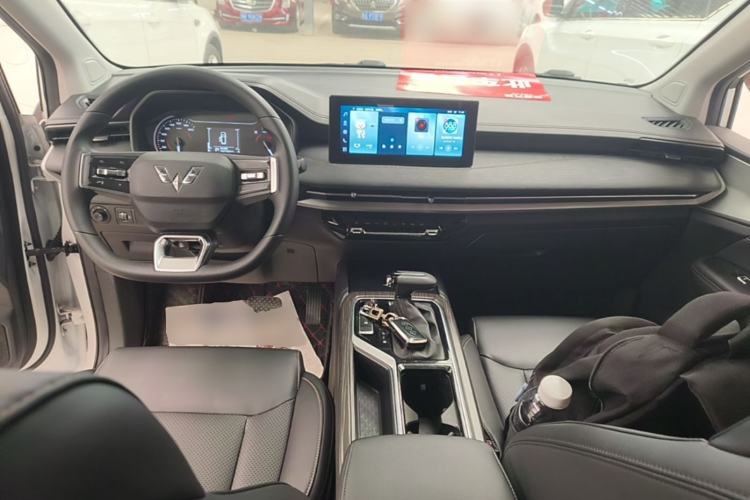 Used Wuling Jiachen 2022 1.5T CVT Smart Luxury Version Center Console